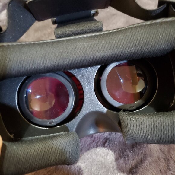 Tzumi Dream Vision Virtual Reality Smartphone Headset - Picture 5 of 10